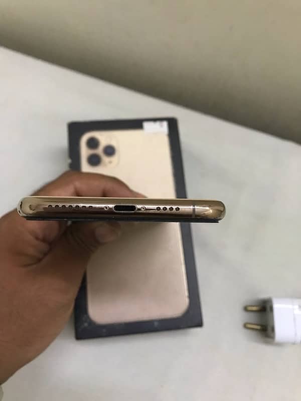 Iphone 11 pro max full box pta approved 5