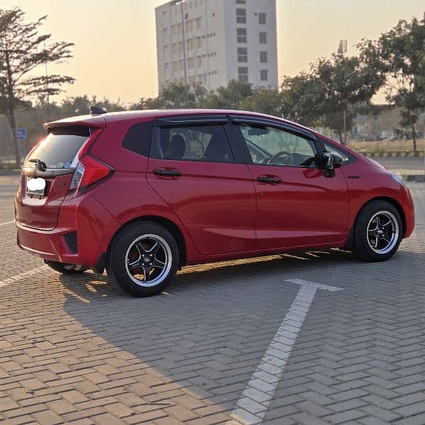 Honda Fit 2016 total genuine full option 3