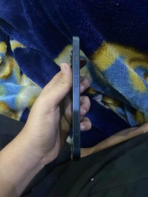 urgent sale i phone 13 blue colour 6