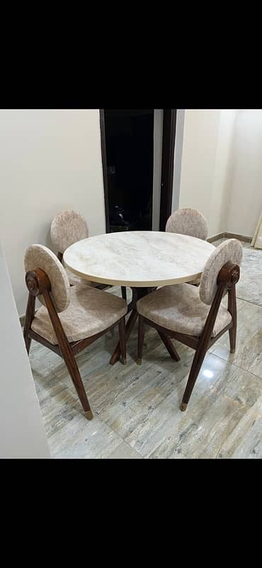 dining table 4 seater 0