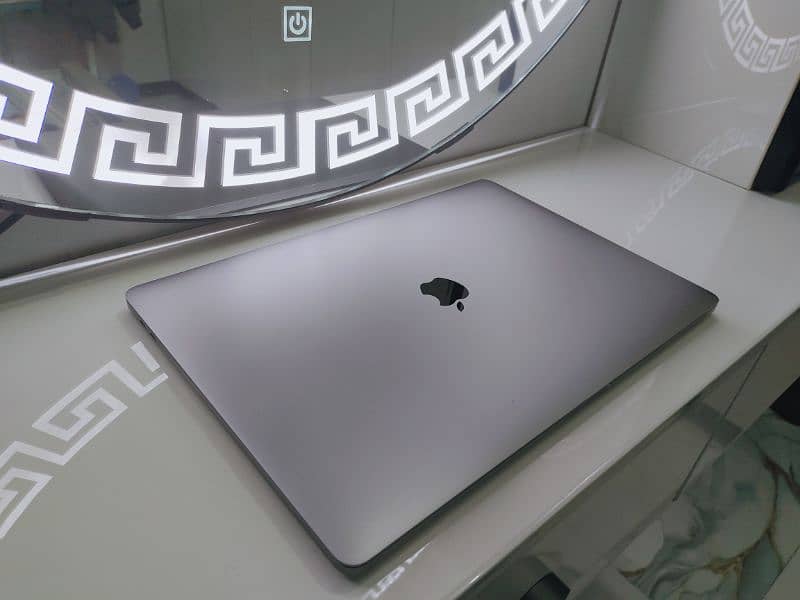 MacBook Pro 2018 15.6" 0