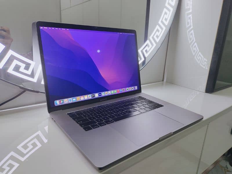 MacBook Pro 2018 15.6" 1