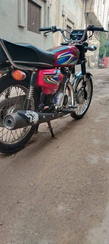 Honda 2022 model good condition first owner bike 03217699114 4