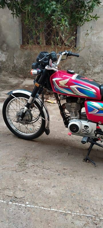 Honda 2022 model good condition first owner bike 03217699114 5