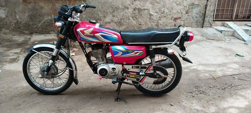 Honda 2022 model good condition first owner bike 03217699114 6