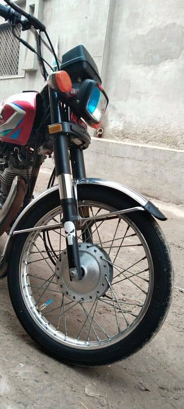 Honda 2022 model good condition first owner bike 03217699114 8