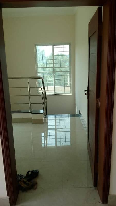 5 Marla upper portion available for rent in Naz town 1