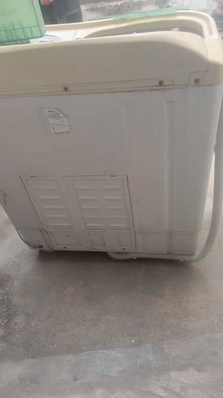 Haier 8 Kg Semi-Automatic Twin Tub Washing Machine (Model: HWM 80-100) 7