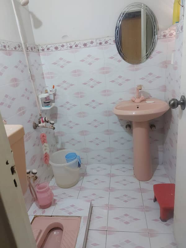 Flat for sale near Kamran chorangi 0