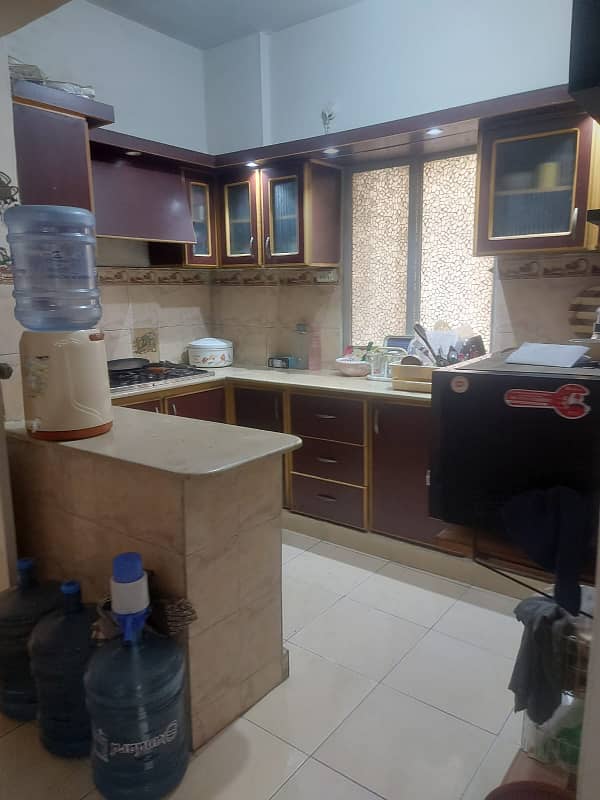 Flat for sale near Kamran chorangi 7