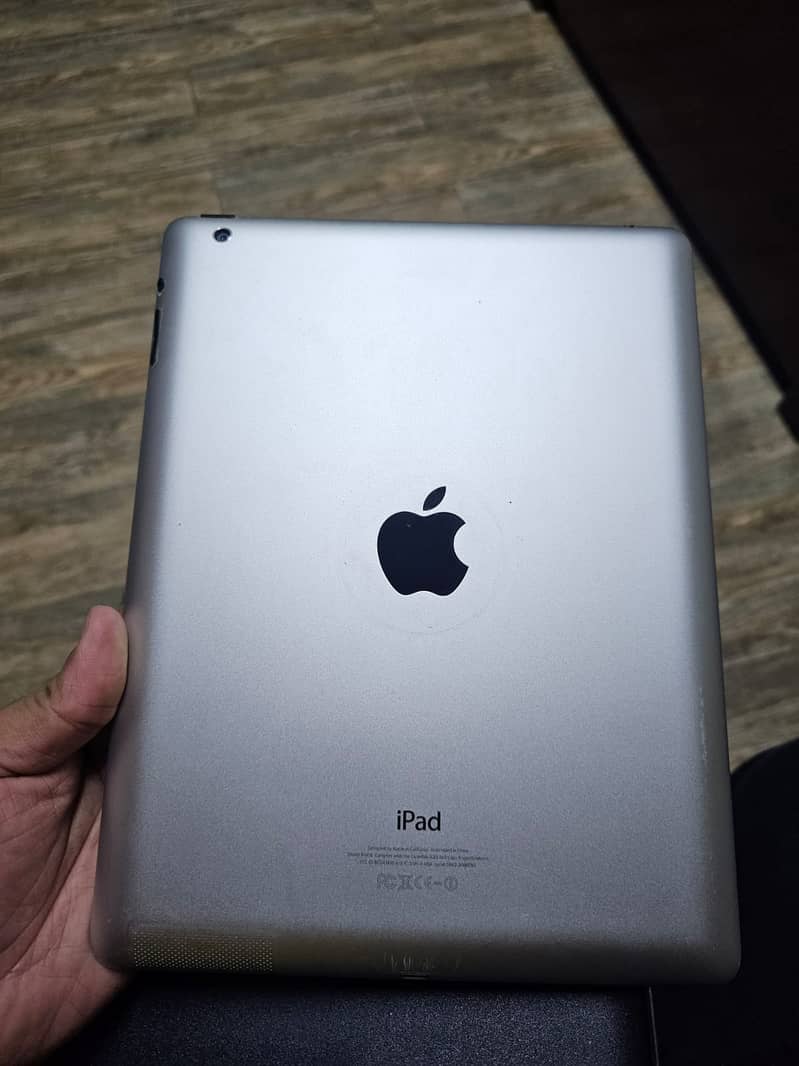 Apple iPAD 4th Generation 32GB Wi-Fi 2