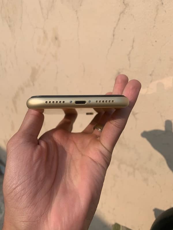 iphone xr (64) gb with iphone 13 pro converted body 3