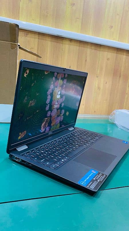 Dell Latitude 3520 2