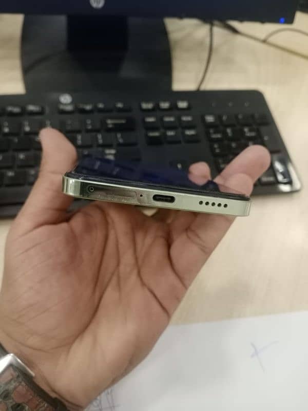 vivo y100 with 6 months warrenty with no fault for sale 3