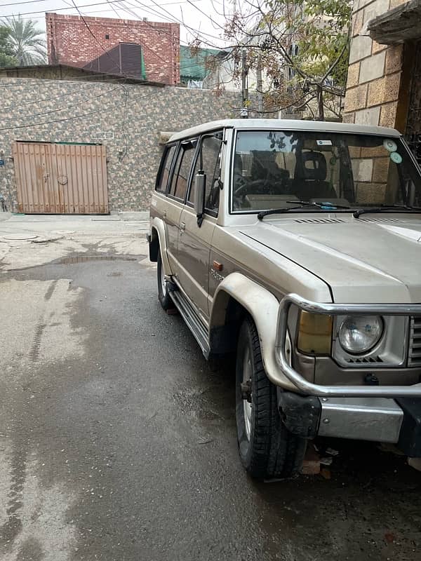 Mitsubishi Pajero 1991 3