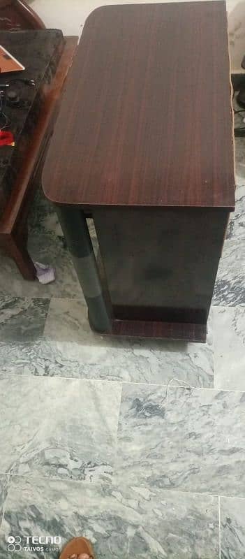 computer table for sale. 1