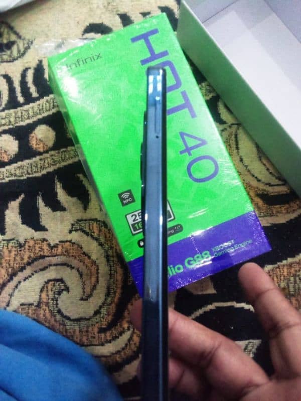 urgent sale infinix hot 40 256gb 3