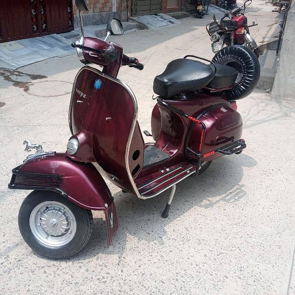 Vespa italy 12 volts 1978 model available for sale 0