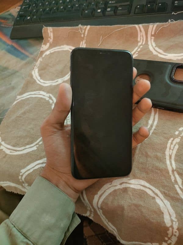 iPhone 11 Pro Max Condition Great 3