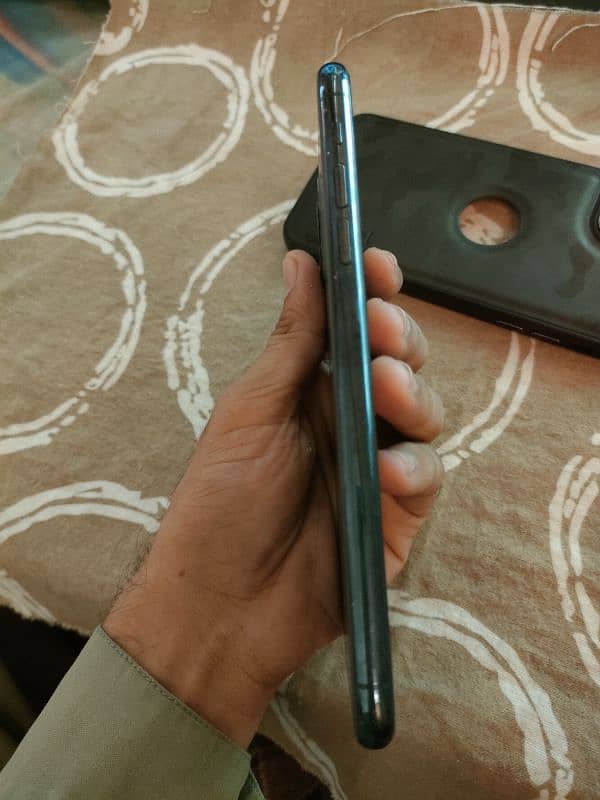 iPhone 11 Pro Max Condition Great 4