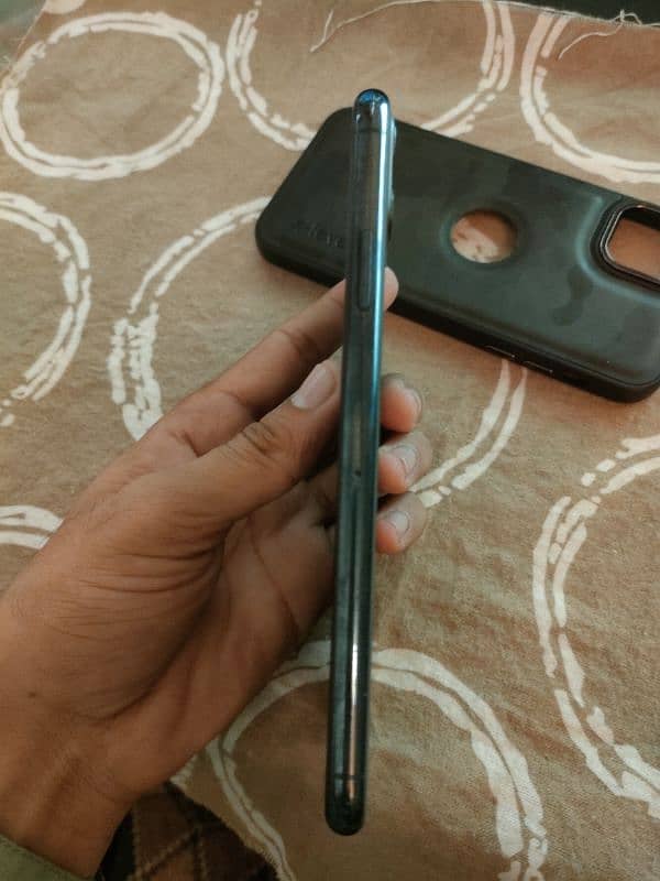 iPhone 11 Pro Max Condition Great 5