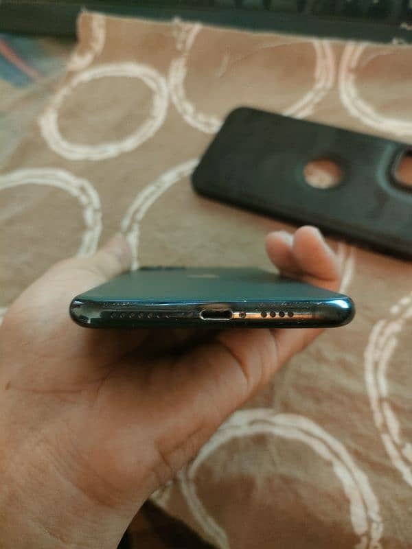 iPhone 11 Pro Max Condition Great 6