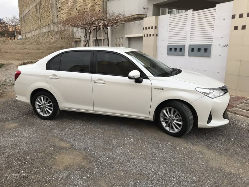 Toyota Corolla Axio 2017 Hybrid 1.5 0