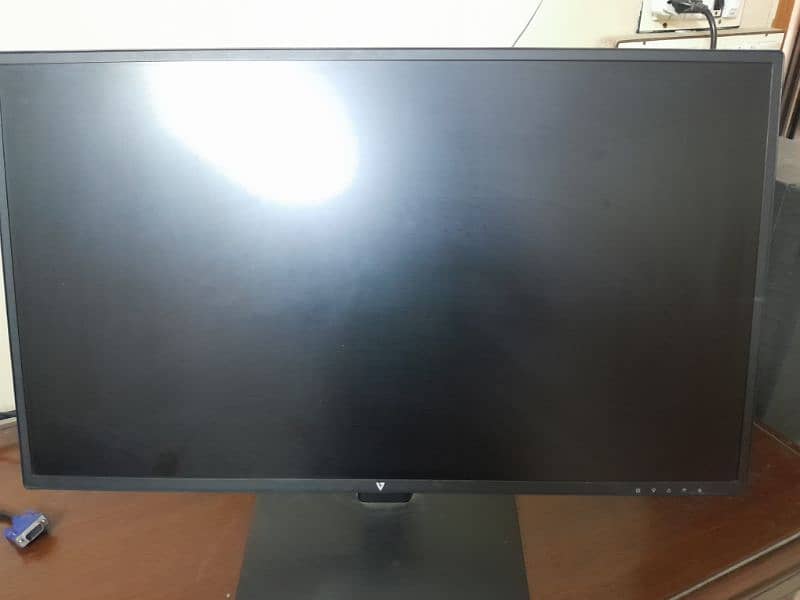 V7 LED 27 INCH 2