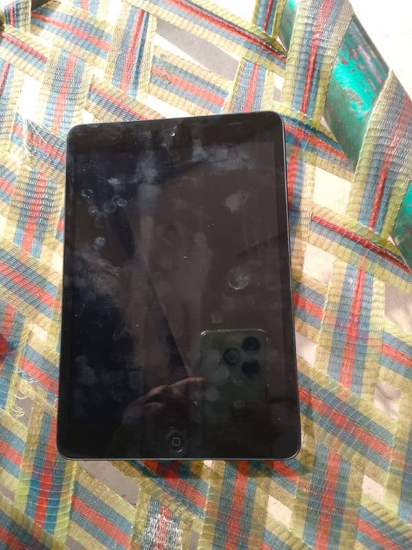 black I ped bare screen neat and clean majbore m sale Karna hy 4