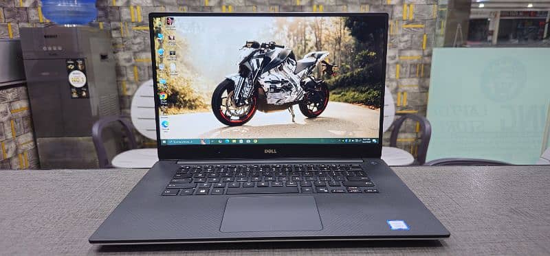 Dell XPS 15 9560 Core i5 7th Gen HQ GTX 1050 4gb 0