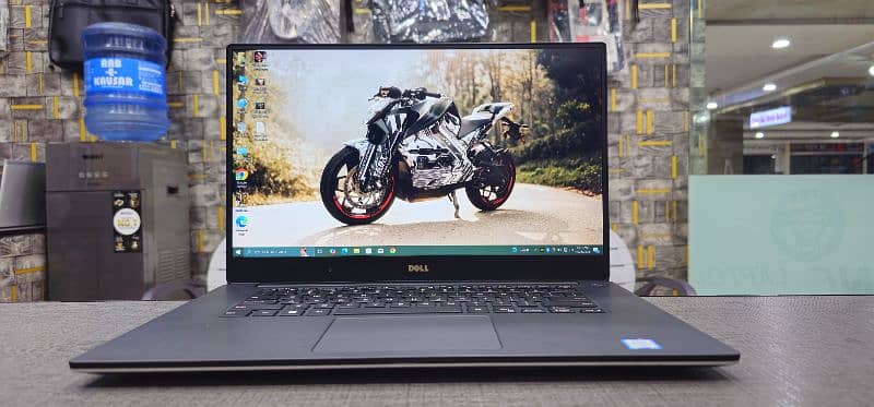 Dell XPS 15 9560 Core i5 7th Gen HQ GTX 1050 4gb 1