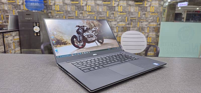 Dell XPS 15 9560 Core i5 7th Gen HQ GTX 1050 4gb 2