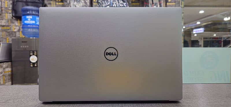 Dell XPS 15 9560 Core i5 7th Gen HQ GTX 1050 4gb 10