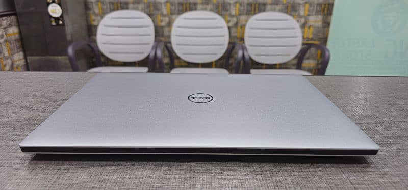 Dell XPS 15 9560 Core i5 7th Gen HQ GTX 1050 4gb 11