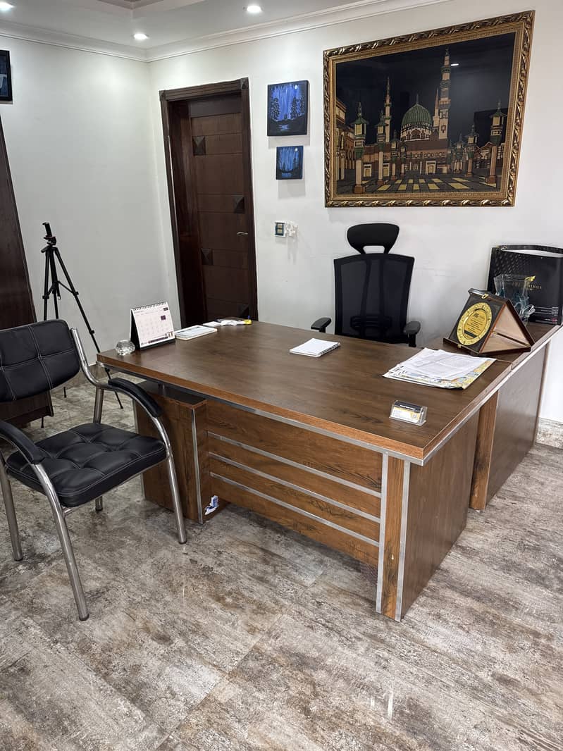 office tables and executive chairs for sale 0