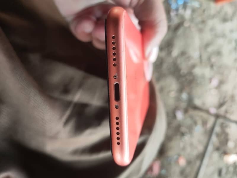 iphone XR  PTA 128 1