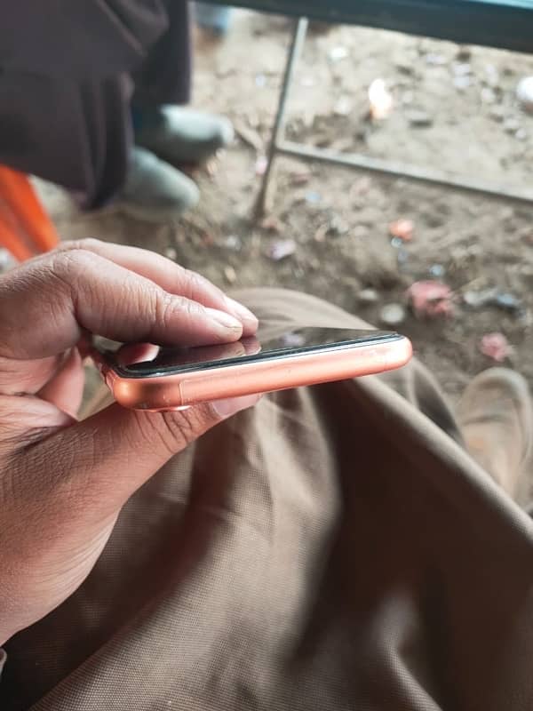 iphone XR  PTA 128 2