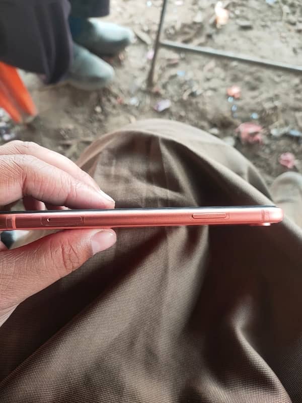 iphone XR  PTA 128 3