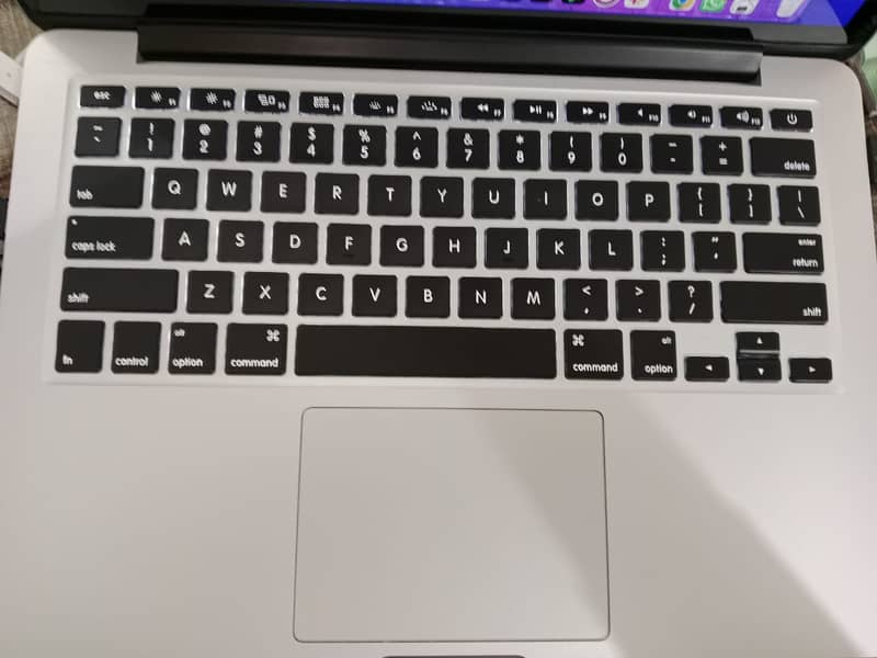 Macbook Pro 2015 Retina Display 8/128 Condition 10/10 3