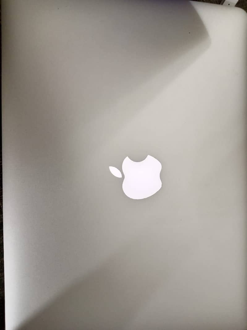 Macbook Pro 2015 Retina Display 8/128 Condition 10/10 5