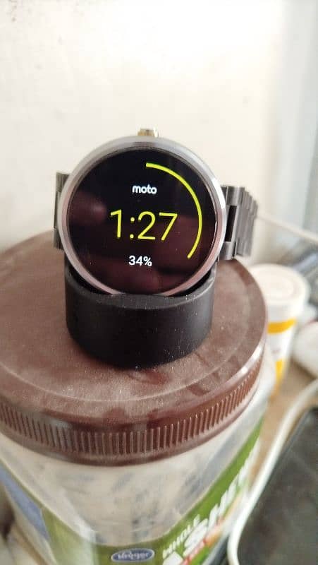 Moto 360 gen 1 watch and charger(read ad) 0