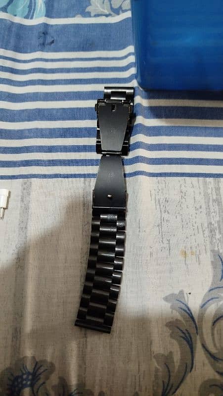 Moto 360 gen 1 watch and charger(read ad) 7