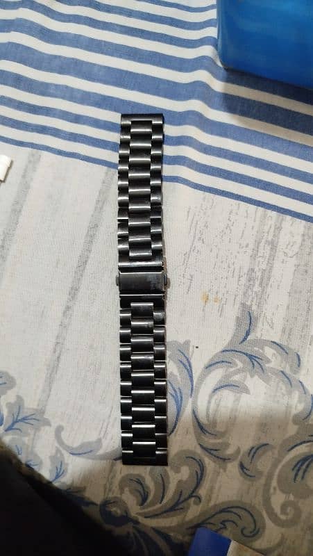 Moto 360 gen 1 watch and charger(read ad) 8