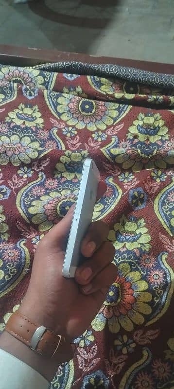 iPhone 5 non PTA condition normal 1