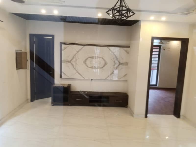 5 MARLA FIRST FLOOR HOT LOCATION GATED SICIETY 8