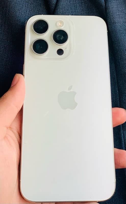 iPhone 15 pro max white titanium jv 10/10 condition 256 gb 88 health 0