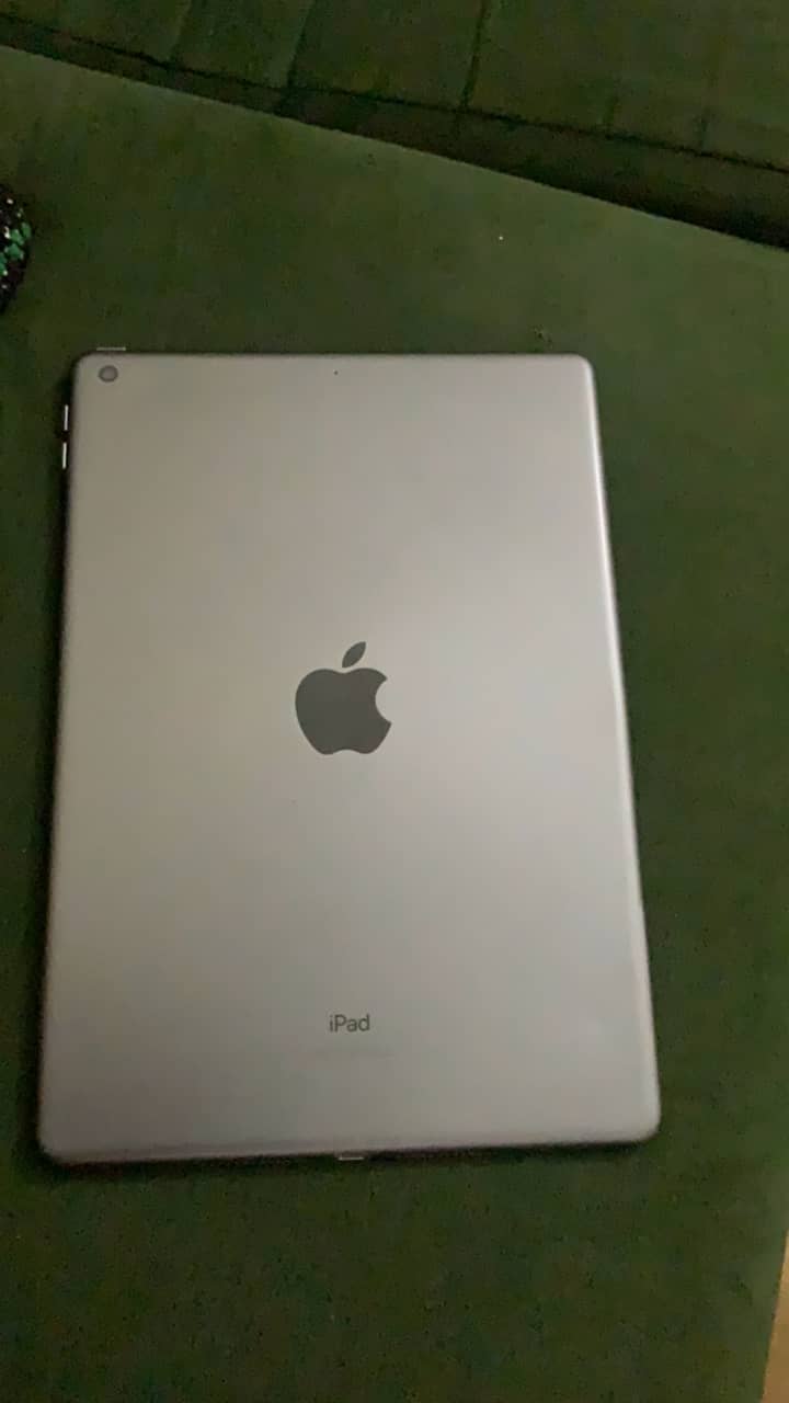 Ipad 8 Generation , 32gb , LLA , Mint 7