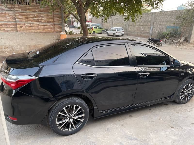 Toyota Corolla Altis Grande 2017/2018 3