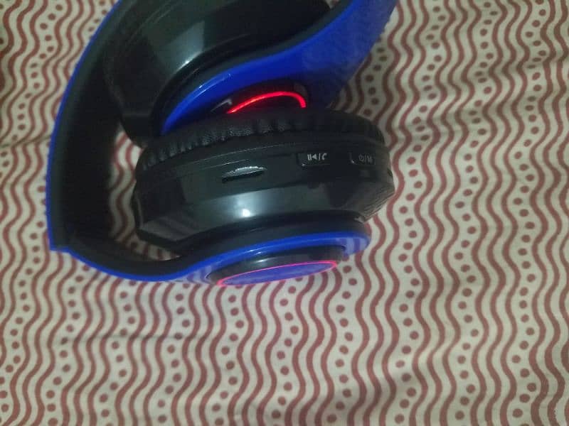 B39 HEADPHONE 2