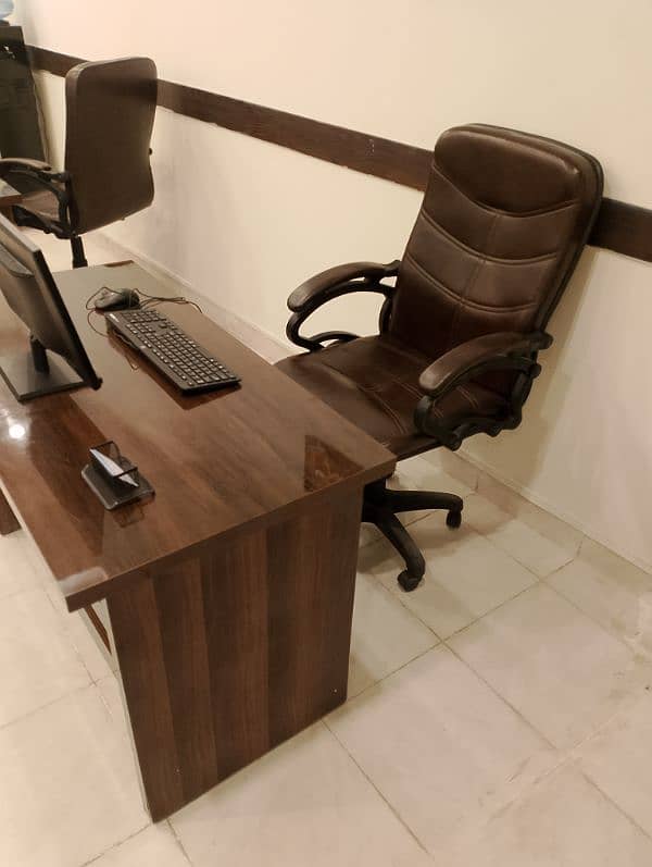 0300-9210514 Office furniture furnished hay 1 Months used hoa hay 6